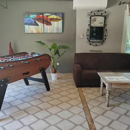 Douceur Du Sud , Privee Avec Piscine Et Jeux De Cafe *