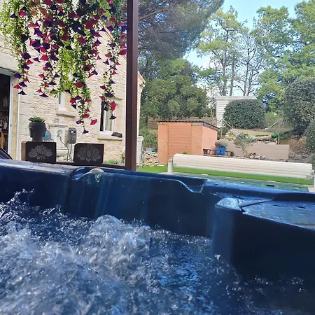 Douceur Du Sud , Privee Avec Piscine Et Jacuzzi Pour Se Detendre